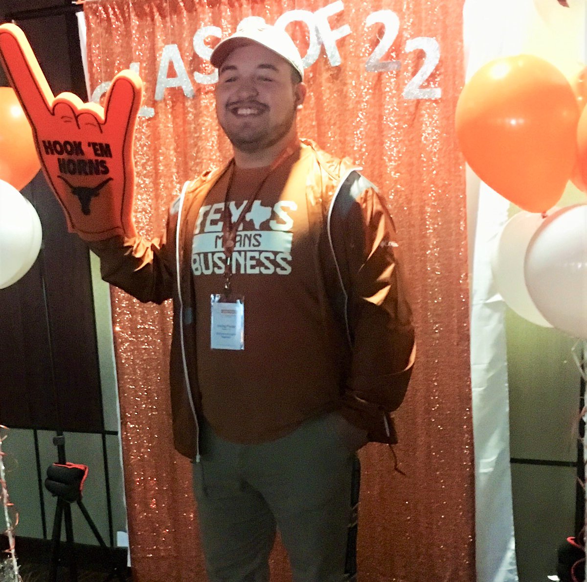 CONGRATS to MHS AVID senior <a href="/irving_perez57/">Irving 🤩</a>!!🏅🤘
 #UT22 #TerryScholar #RMHCScholar #RoccoCaffarelliScholar #UTLeadershipScholar <a href="/ManvelHS/">Manvel High School</a>