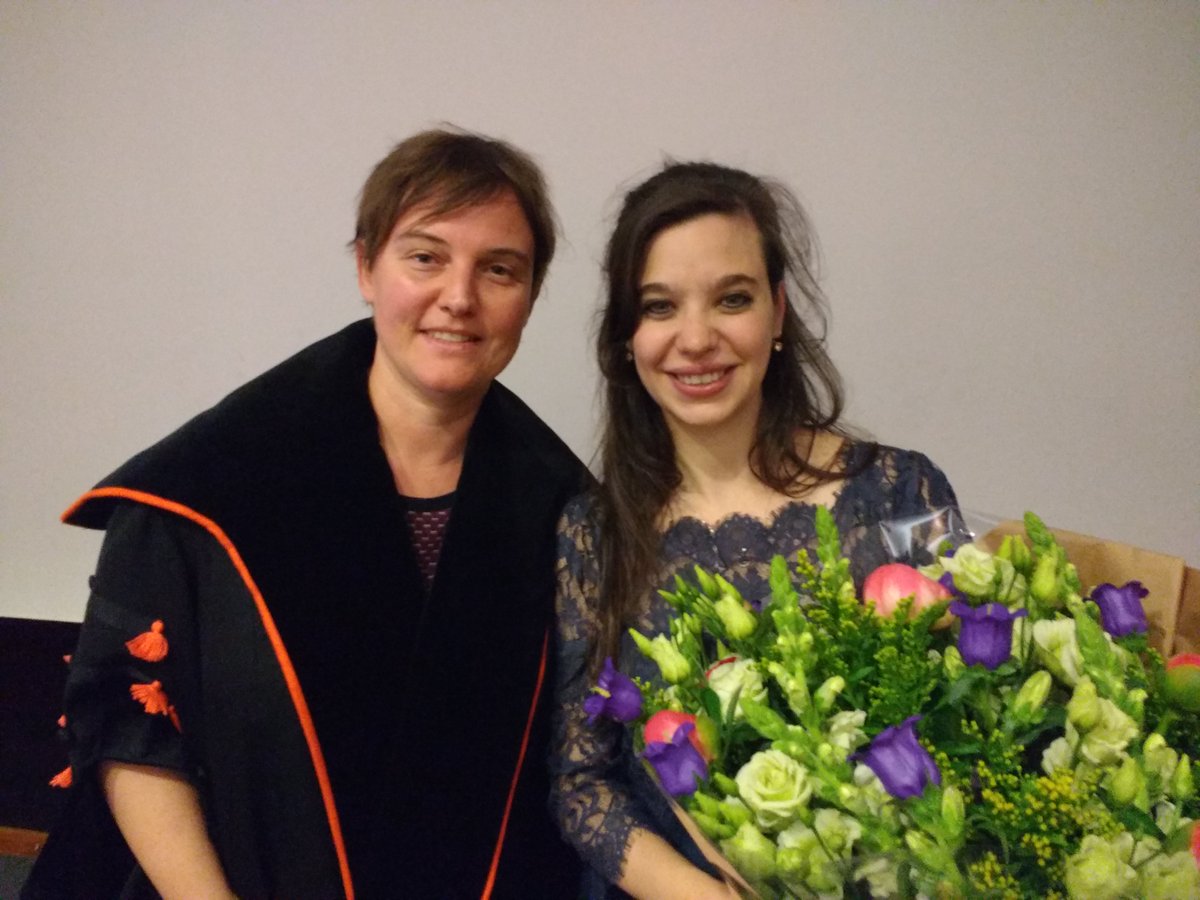 Félicitations au jeune docteur <a href="/HMontrieux/">Hannelore Montrieux</a> et sa directrice de thèse @T_Schellie Hannelore, ravie de t'accueillir la semaine prochaine à @ESPE_Nice #fabLINE