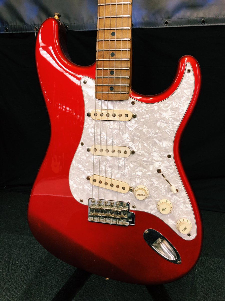2004年のデビュー直前まで使っていたFender Japan製のストラト
