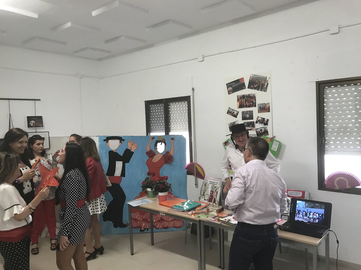 enriquebrotons's tweet photo. #flamenco en el #aula del CEIP San Fernando del Zapillo @cepalmeria #innovacepal https://t.co/XAaHDPkM3i
