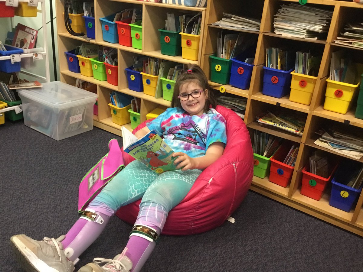 MsWarrensClass's tweet photo. Nothing like read to self on a Friday afternoon! https://t.co/K7mSzwn3MU