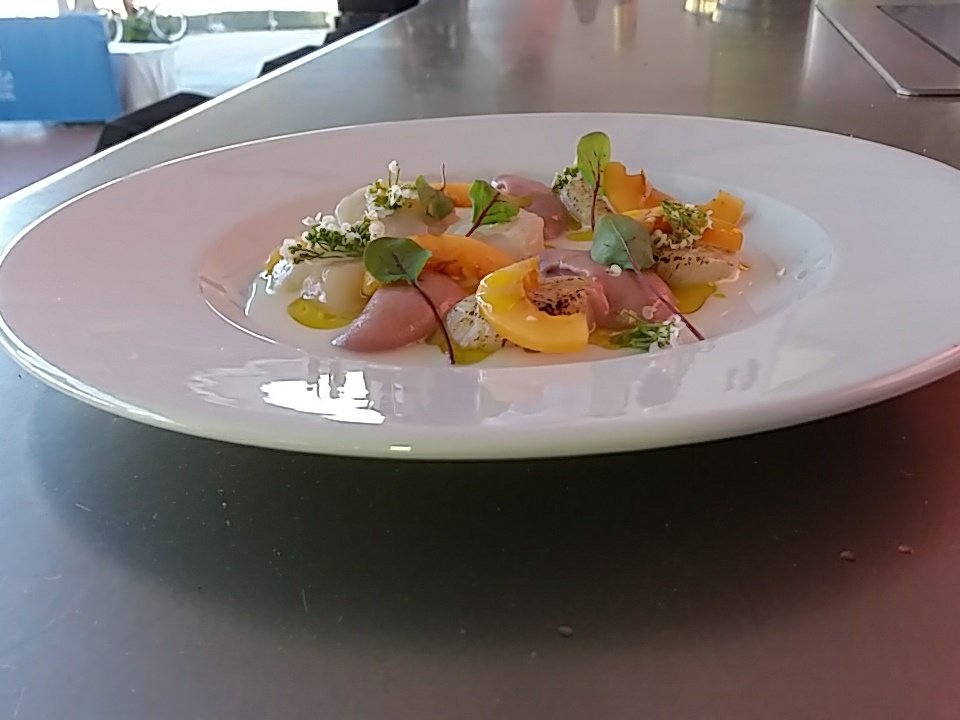 En directo hablando de producto local y técnica global con @alcalagar de <a href="/kavamarbella/">Kava Marbella</a> #showcooking #MGF18