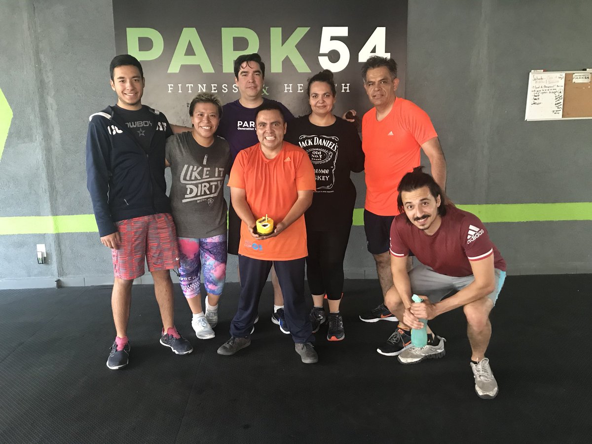 Ya regresamos a <a href="/Park54Mx/">Park 54</a> y semana de cumpleaños! #BuenViernes