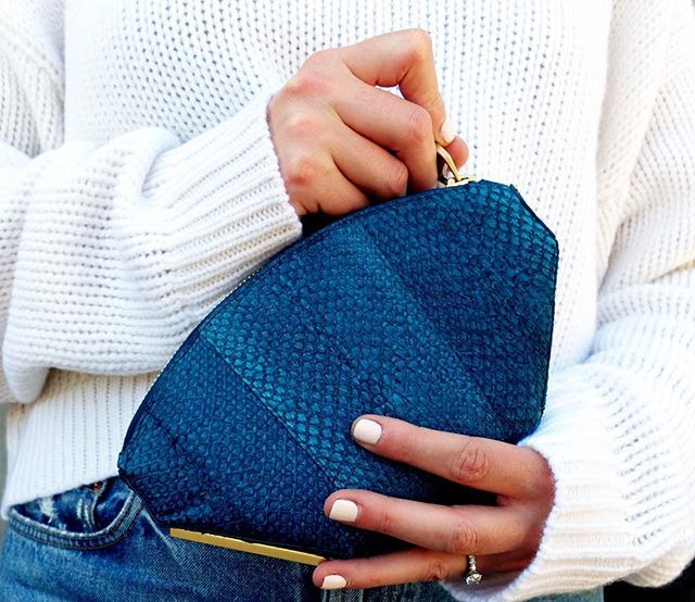 aitch_aitch_'s tweet photo. Cool Tones | Light up your wardrobe with The Ella Clutch #HHDetails https://t.co/J5TbgvPWo3