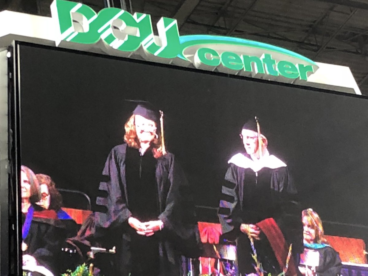 InThePastLane's tweet photo. โHere are my six words for you: Peace. Itโs out there. Get busy!โ Michele Norris spkg at #HolyCross2018 graduation @Holy_Cross @HCalumni @NPR @Michele_Norris @RaceCardProject https://t.co/uG1qiT7vNV