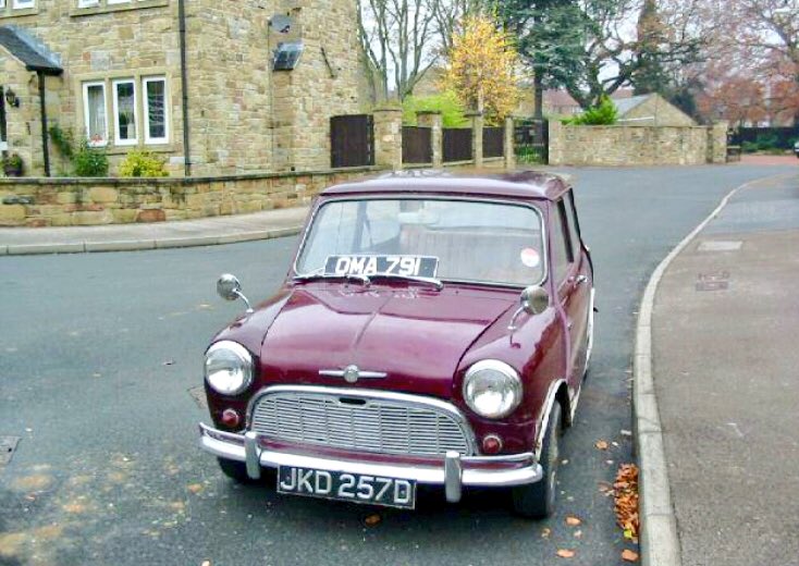 Phil’s #Mini with both the original and screen plates...where is it now? @britishminiclub @lookatmymini @ClassicMini_ #classicmini ❤️