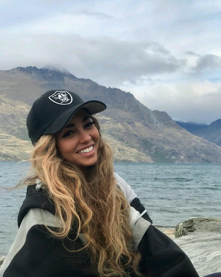 torquuato's tweet image. não sei como a mads ainda não se apaixonou de verdade pela vanessa #FandomSegueFandom