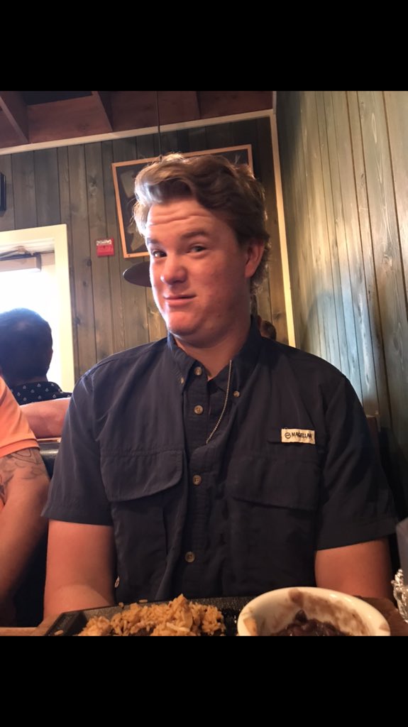 GarrettUhl's tweet image. Hbd 7’2” griff graff #gbaby #nottrash #6” 🤯😘