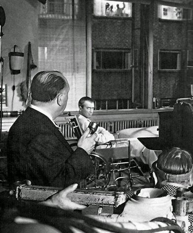 PETER OXLEY on Twitter: "REAR WINDOW 1954 Behind the scenes James Stewart Grace Kelly Alfred Hitchcock https://t.co/ev2YcYua9B" / Twitter