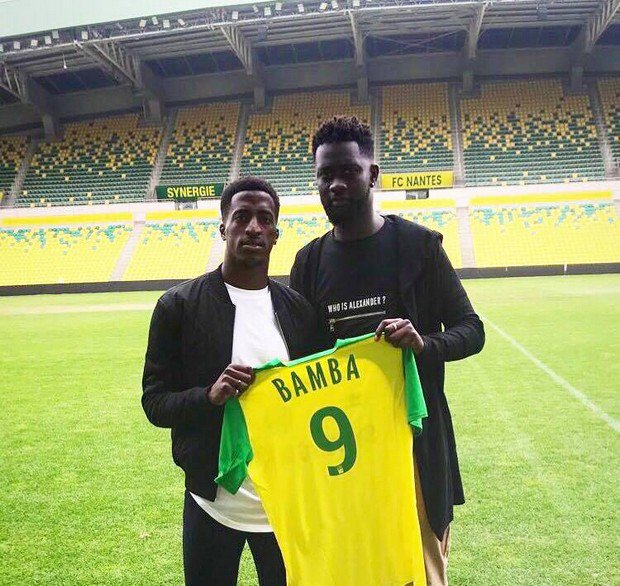 CosmoTaverny's tweet photo. LE COSMO TAVERNY
EST FIÈRE DE VOUS ANNONCER
LA SIGNATURE D’UN CONTRAT PRO DE 2 ANS
AU FC NANTES
D’UN ENFANT DU CLUB
KADER BAMBA
QUI JOUAIT CETTE SAISON AU MANS EN NATIONAL 2
ON LUI SOUHAITE TOUT LE BONHEUR DU MONDE https://t.co/zRxzuzuO3N