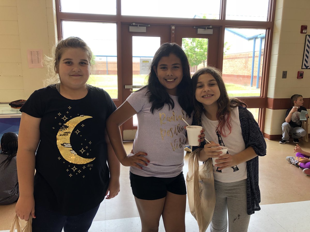 kellie31419's tweet photo. #SadIt’sOver #EndofSchoolYearStinks! #NotReady4this #MissMyKidsAlready #GWC-bestyearYET! @CarverES_RH @kellie31419 @msnataliam https://t.co/uYuYydwT2D