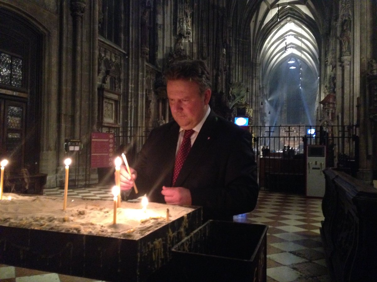 Knapp nach Mitternacht: Wiens neuer Bürgermeister   #michaelludwig besucht den Stephansdom in der Langen Nacht der Kirchen