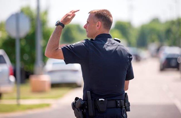 Teacher who confronted Indiana school shooter lauded as hero.  ottawamatters.com/world-news/tea… https://t.co/l9xLwPMxt7