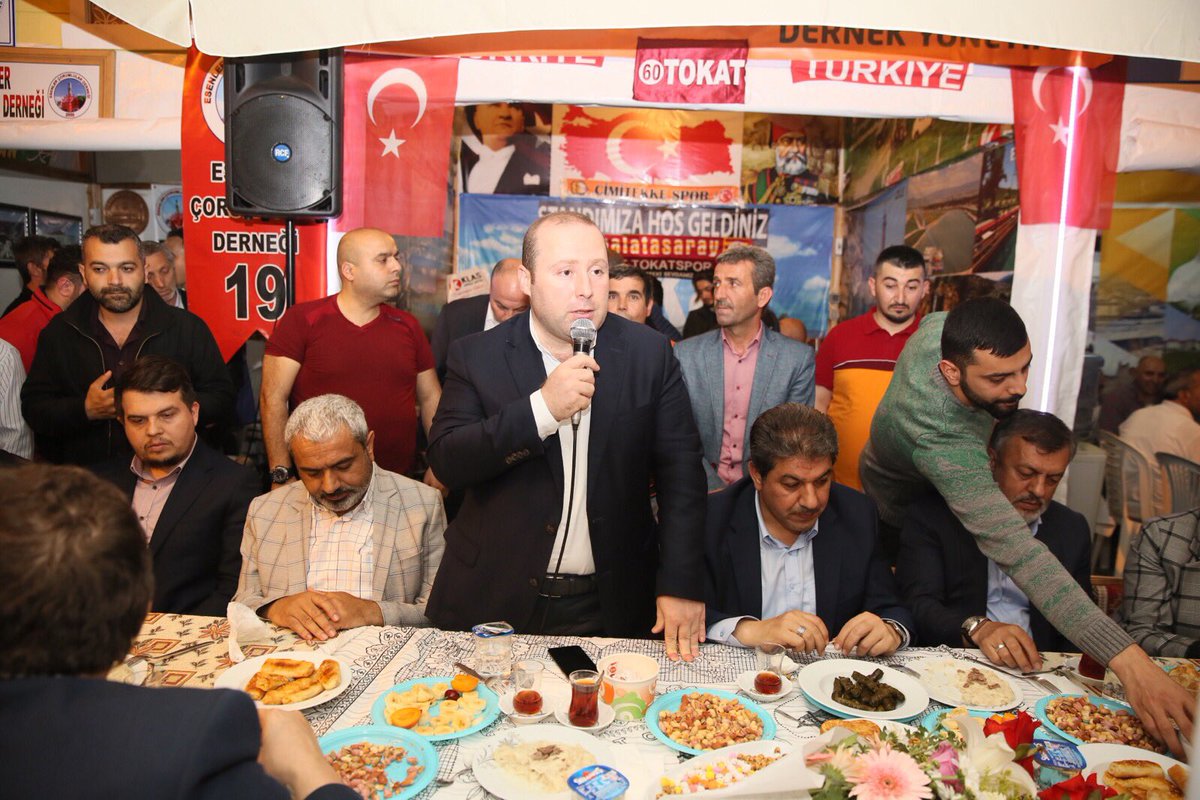 tevfikgoksu's tweet photo. Milletvekilimiz @HARUNKARACA1 İlçe Başkanımız @umutozkan1 ve teşkilat üyelerimizle birlikte Anadolu Sokağımızda Tokatlı kardeşlerimiz tarafından hazırlanan sahur programındayız. https://t.co/g3egDIaP3L