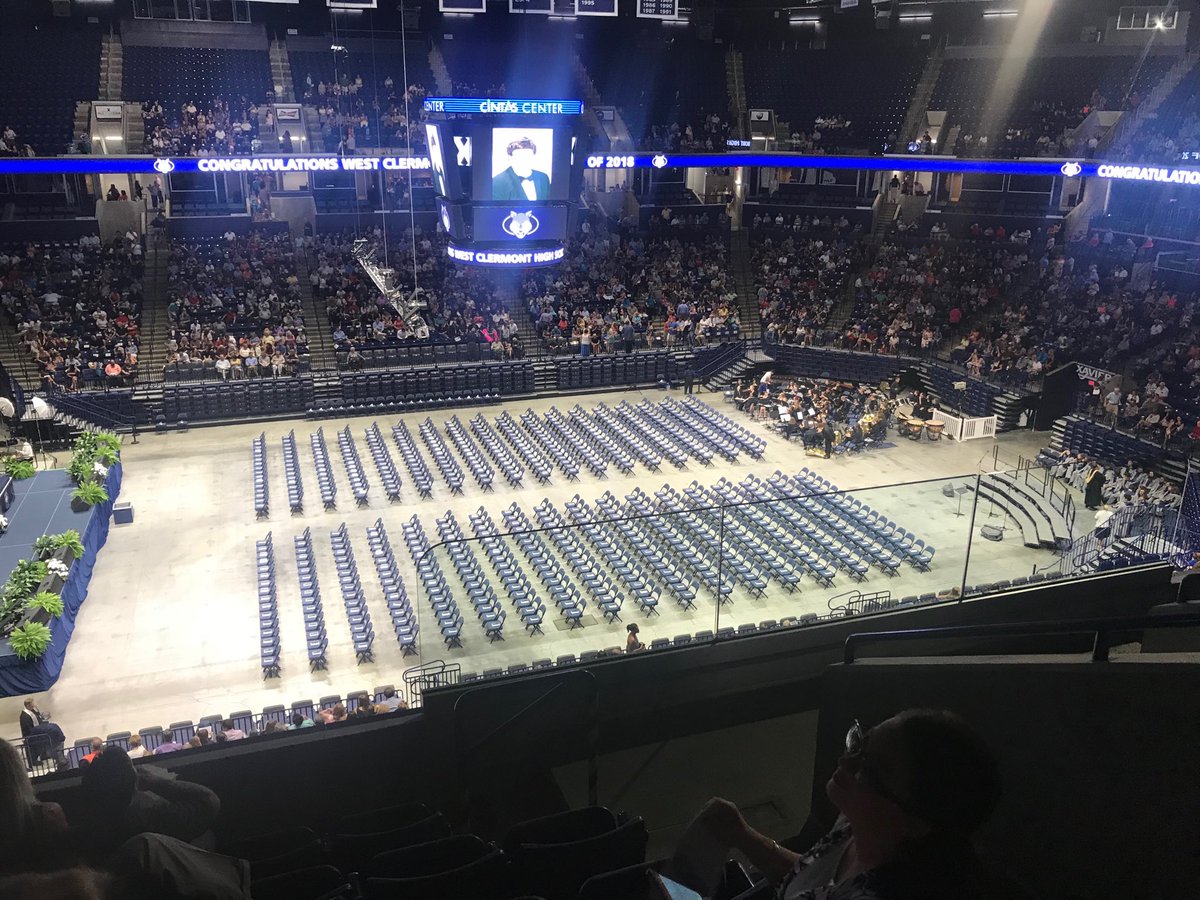 BurgFBCoach's tweet image. Getting ready for #Class1 #Grad18 Graduation. So proud of these Seniors.