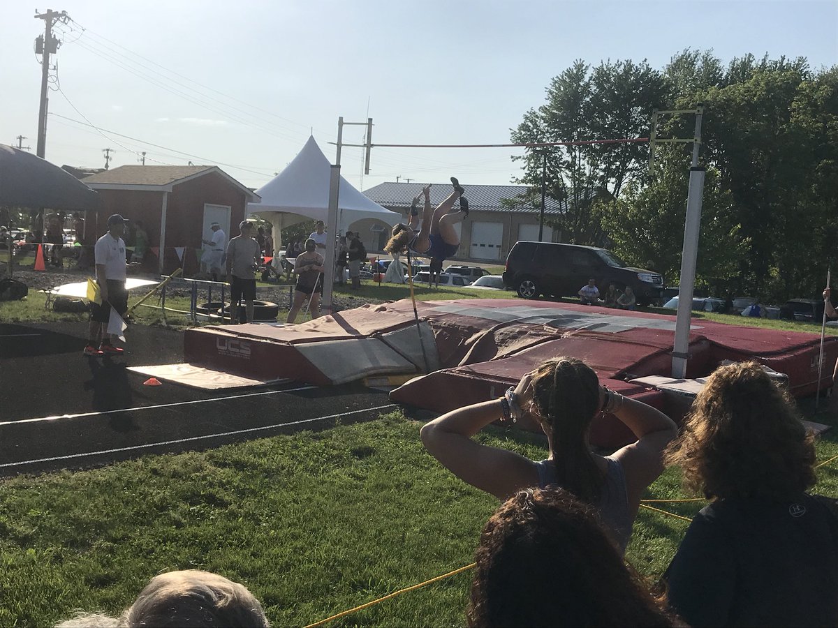 gccs_XCTF's tweet photo. Morgan Iverson clears 9’9 @gccs_athletics @gccs_eagles @ThisWeekFrank #soar #stilljumping https://t.co/dYtXFQpoWV