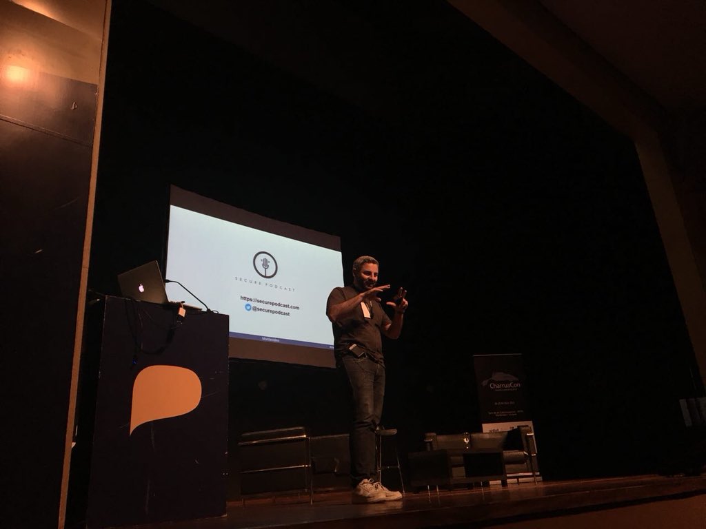 emilianox's tweet photo. Interactundo con el público y Presentando al @GrupoIngSocial y  a @SecurePodcast en #charruacon2018 https://t.co/ntj2YcbWZC