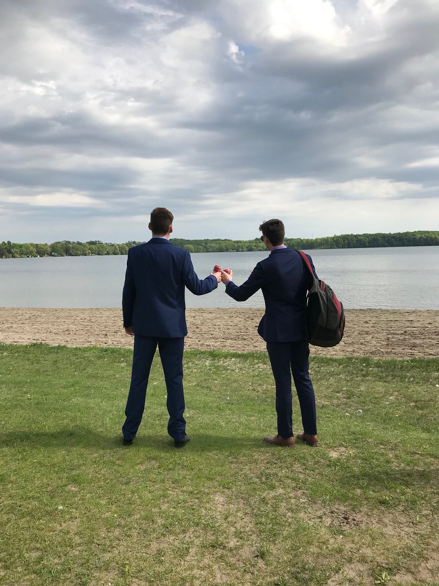 notnotolivia's tweet photo. Dutt &amp; Brown do prom round 2 😂 https://t.co/mnhgQSZDMf