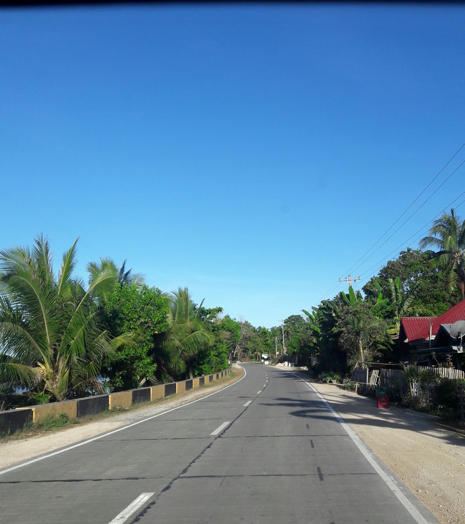 Back on the road - Tagbilaran - San Jose - Tagbilaran. It's a good feeling to reconnect to the place where my roots are. Not bad for a quick chit-chat with the Luyongs! 😉😉
#FamilyisFamily
#RenewedSpirit