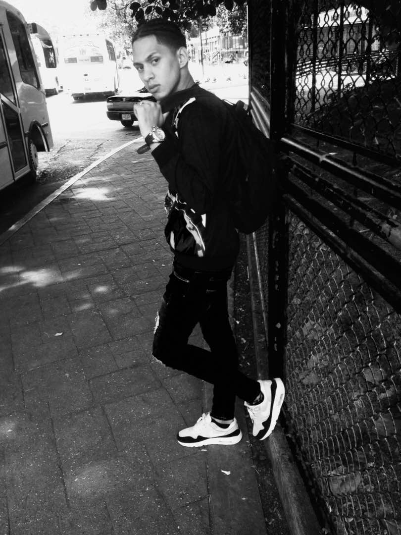 DanielVidMusic's tweet image. El que trabaja duro merece brillar! #oneflow