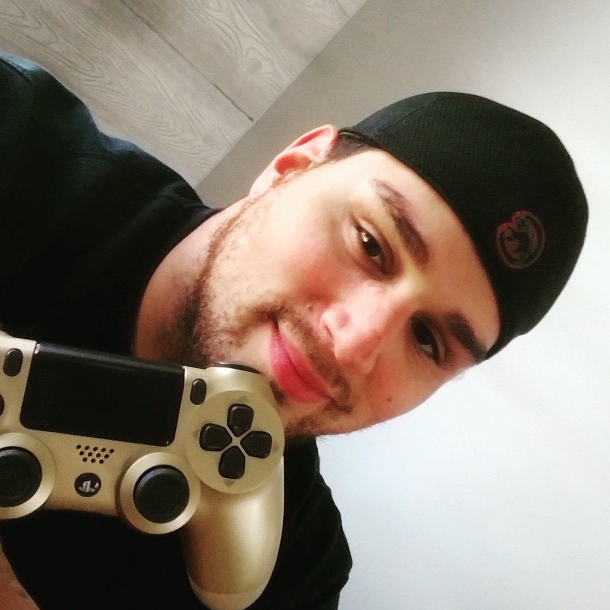 If you like competitive Fortnite gameplay then come check out the stream tonight for the original #FortniteFriday! Stream start at 6 as the <a href="/NEValhalla/">New England Valhalla</a> takes in the rest of the <a href="/UnitedRogue/">United Rogue</a> teams for the kick off of the new competitive season! Twitch.tv/Whoopsyou_Gami…