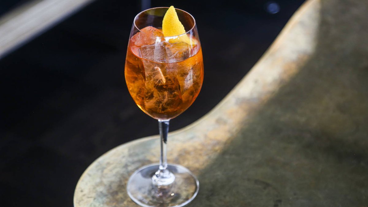 The West Loop is one of Chicago's most influential dining neighborhoods. With delicious dining, comes divine cocktails and wine. 🍷 In honor of #NationalWineDay, check out some hot spots by following the link: bit.ly/2KmSlr2