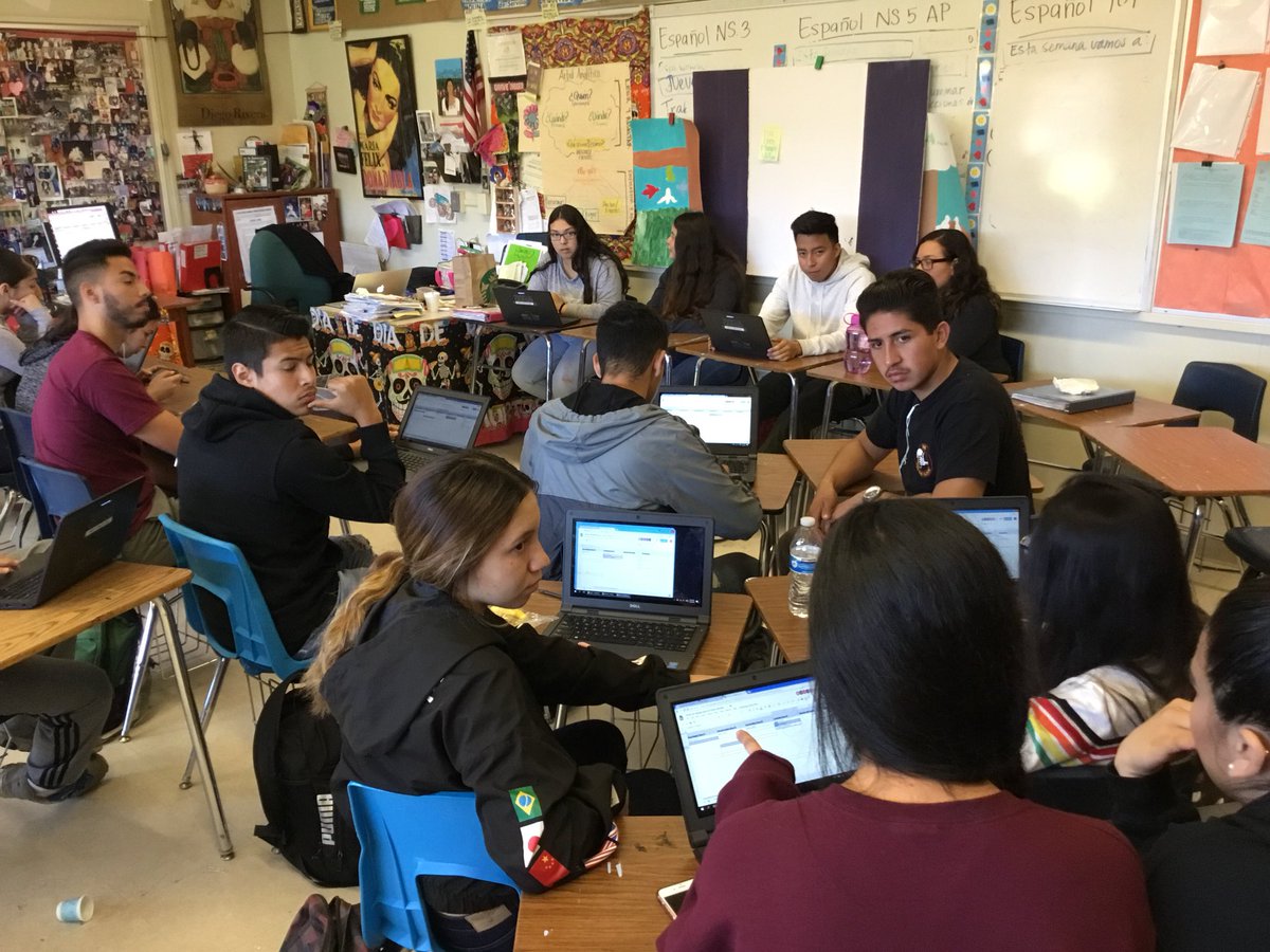 FeriaHhs's tweet photo. Spanish NS5 students working on the logistics for our 12th Annual Literacy and Cultural Fair 2018.  Thank you students for being our leaders and helping out. @FeriaHhs @OUHSD @revelesm @vcalderon1213 @HHSmaestra @GabyLewis3 @hhs_viking https://t.co/5T7tEsCOcA