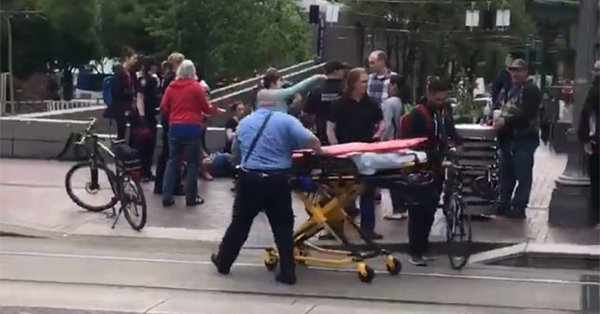 RemoveTheSwamp's tweet photo. DEVELOPING - Portland: Truck Rams Pedestrians on Sidewalk, Possibly ‘Intentional’ https://t.co/zvfLXUSYL8
