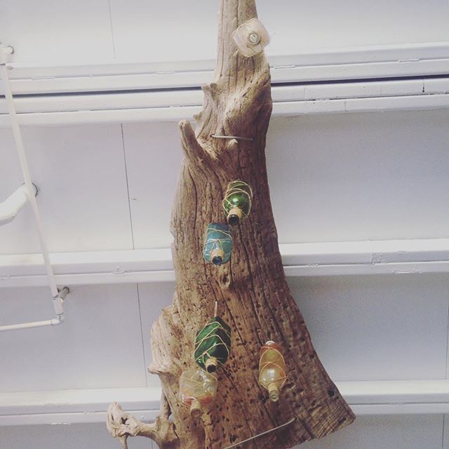 CasaOroSJDS's tweet photo. Such a great recycled art idea! 😊 This piece is on the roof at Casa Oro #recycledart #reuseart #art #motherearth #nicalife #casaoro #casaorosjds #beachlife #visitnicaragua #discovernicaragua #wander #sanjuandelsur #sanjuansurf https://t.co/BfTj6vj0S8 https://t.co/W1ghXmvsWE