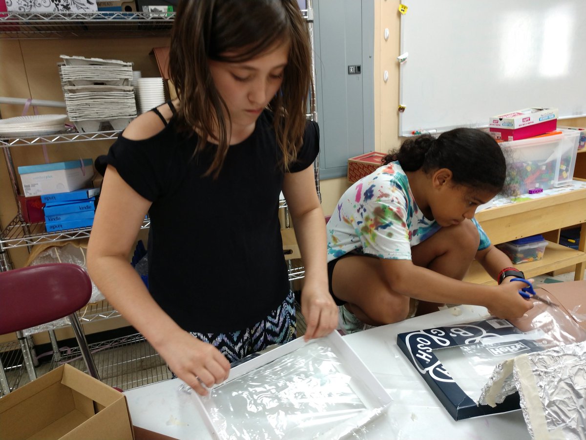 AngelaStankiew1's tweet photo. Designing our solar ovens in 4 Blue @Frps_Tansey @frpsinfo @msminahan112 @EiE_org #tanseytigers https://t.co/TVgJNR4ktq