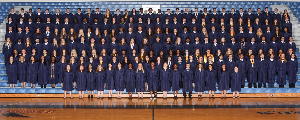 SpotsyPrincipal's tweet photo. Spotsylvania High School Class of 2018! Great Convocation today!  Go Knights! 🎓⚔️🛡 https://t.co/PTcm6jW1Hm