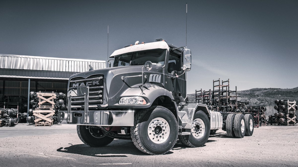 SimardTwinSteer's tweet photo. Kally Wilson is one of our loyal customers and she asked us to take some pics of her new @MackTrucks GU813 from @VisionTruck modified with our #twinsteer suspension.
You will certainly like them !
#dumptruck #mactrucks #tandemtandem
https://t.co/Q6Lizy5bUF https://t.co/Is7ygUeO5X