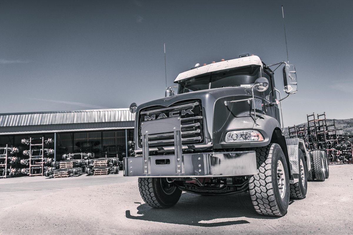 SimardTwinSteer's tweet photo. Kally Wilson is one of our loyal customers and she asked us to take some pics of her new @MackTrucks GU813 from @VisionTruck modified with our #twinsteer suspension.
You will certainly like them !
#dumptruck #mactrucks #tandemtandem
https://t.co/Q6Lizy5bUF https://t.co/Is7ygUeO5X