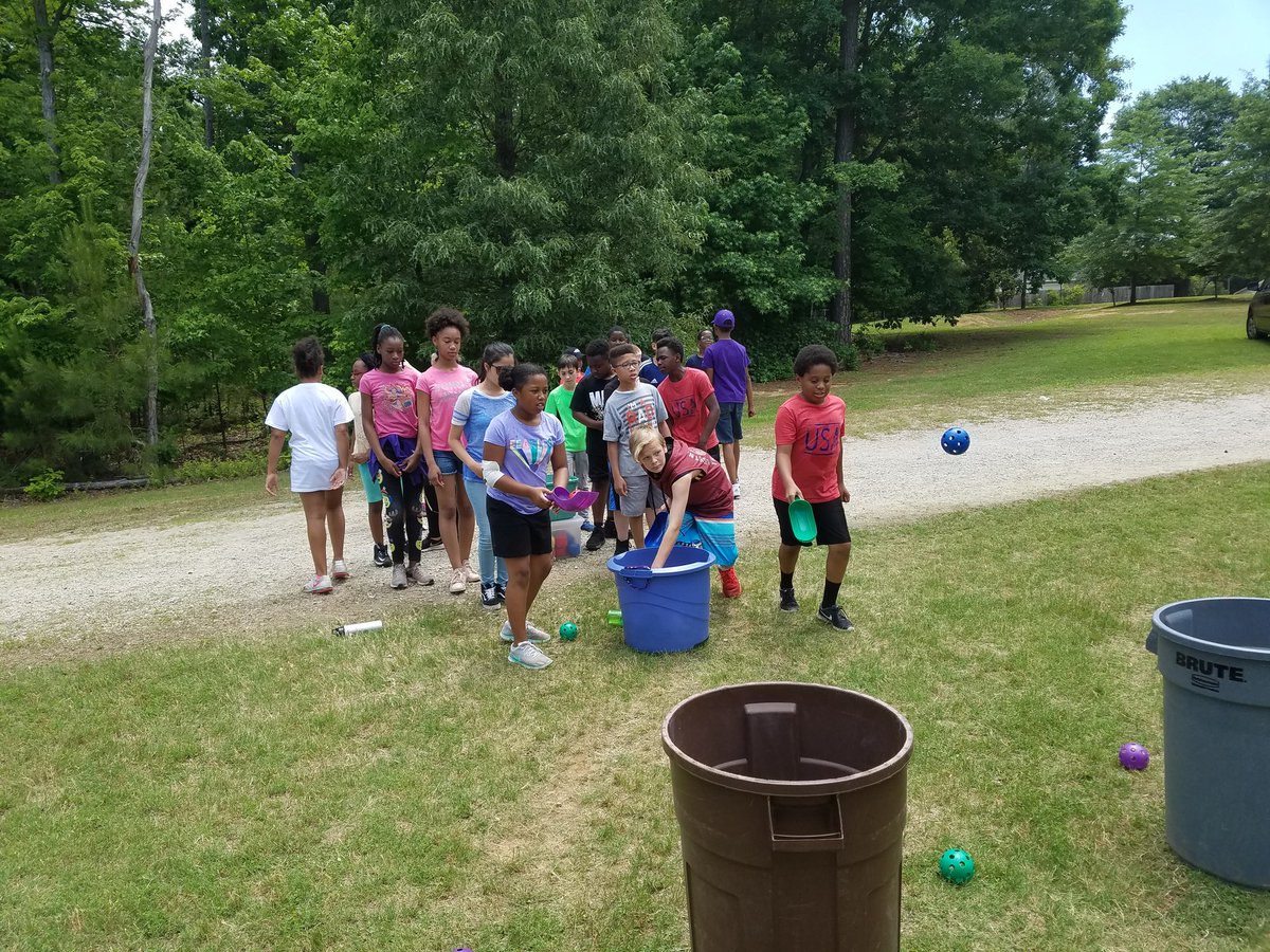 KimRetired2022's tweet photo. Thanks Mr. Berwanger &amp; all volunteers! We had a great time a Field Day! #AESowltheway @AESpecialists @AESpecialists @AversboroElem @AversboroESOwls https://t.co/RTICTjt0Ek