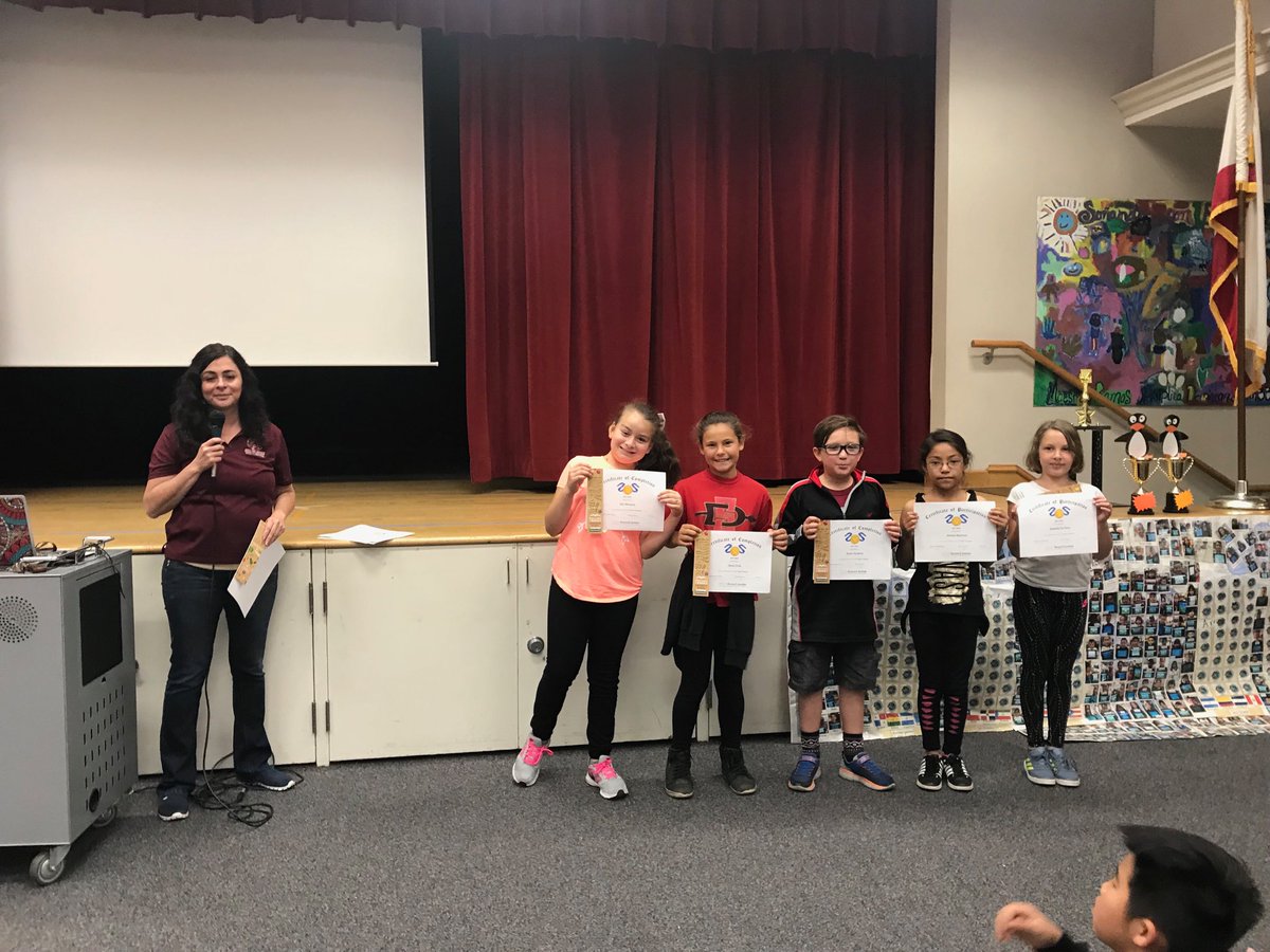 #buentrabajoestudiantes! #STmath100%awards <a href="/BosLangAcademy/">Bostonia Global</a> <a href="/maestraMrsV/">Jessica Villanueva</a>