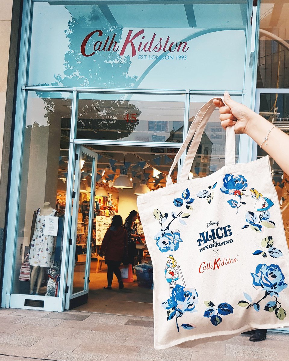 awizardhiswitch's tweet photo. we attended the @cathkidston_ltd Alice in Wonderland launch! ☕🎩🐰We were SO pleased to get all the beautiful things we wanted and the gorgeous free tote bag 😍❤️
Posted by the Witch xx https://t.co/1qbVRfn5Ye