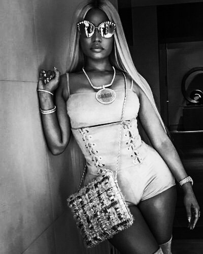 buenas tardes a todos. Barbie estará aburrida como siempre ahre