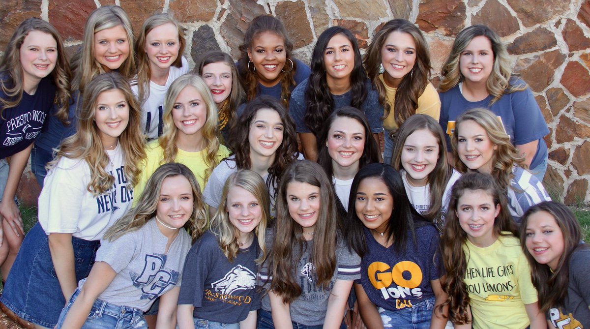 AshleyLee419's tweet photo. PCA Pom Squad ‘18-‘19, a group of beautiful and talented ladies!!! We can’t wait for camp in just three days!!! 💜💜💜 #udacamp #teamlove https://t.co/zljkuyC1du