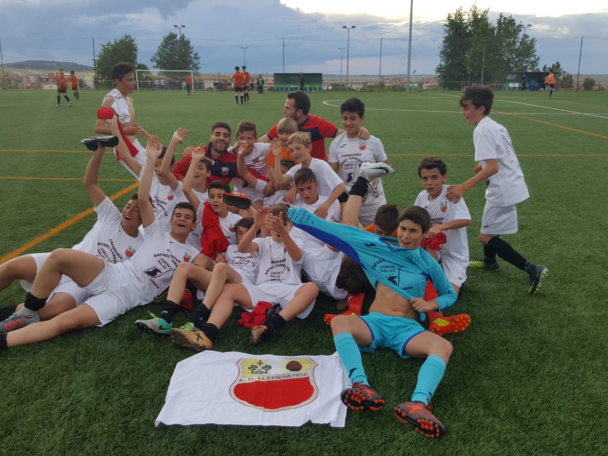 adllerenenseof's tweet photo. Siiiiii!!!! Nuestros infantiles ganan en 0-1 en Cáceres y ascienden de categoría 👏🏻👏🏻👏🏻👏🏻🙌🏻🙌🏻🙌🏻 Enhorabuena chavales!! y enhorabuena a sus entrenadores @Manuel_Cebada y @JesusToy7 gran trabajo!! y Enhorabuena a los padres y madres Estamos muy orgullosos de todos. https://t.co/9YrScsdk5p