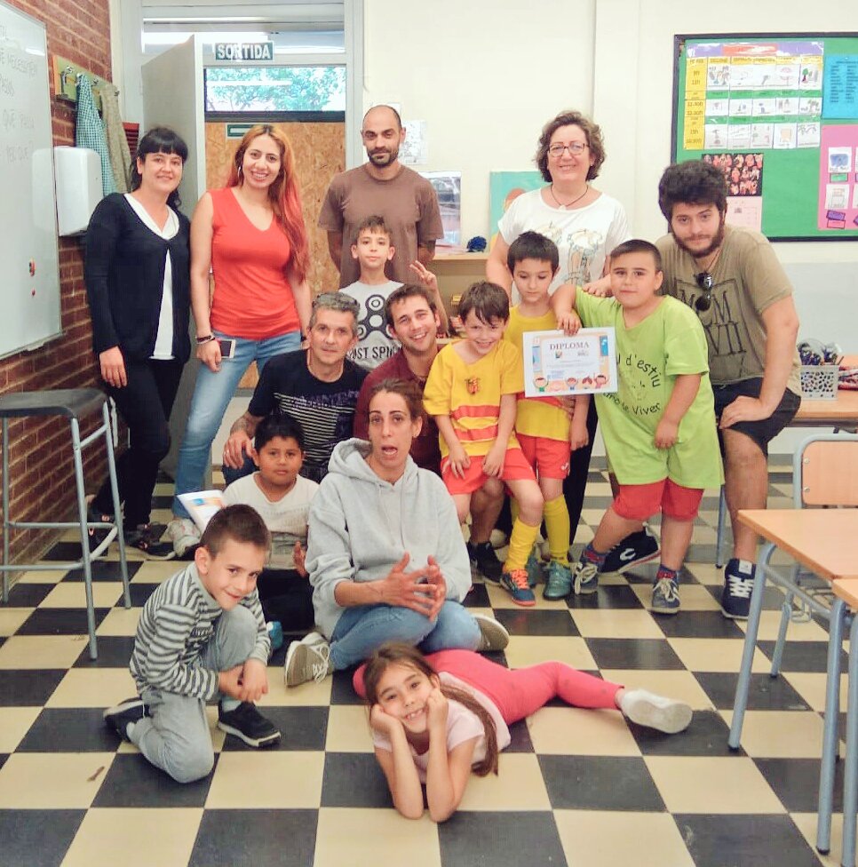 EscBarodeviver's tweet photo. Avui última sessió del #ProjecteTangram amb "Diplomada Popular" per famílies i Barons i Baronesses. Gràcies @Cantuche1 per la teva gran tasca! @consorciedubcn @uvic_ucc https://t.co/j1GHgOJi93