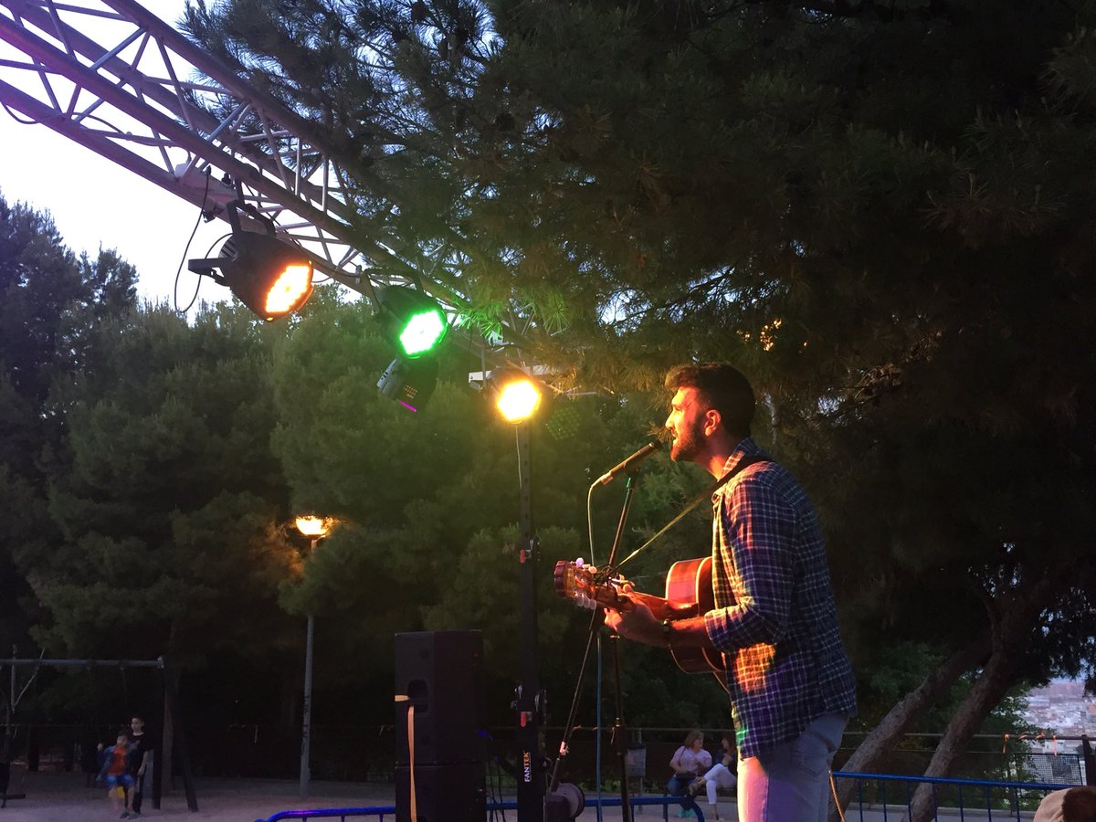 ADesperta's tweet photo. Música desde el corazón en el espacio #ArtesEscénicas ahora en #AD2018 #ArtPerConViure https://t.co/lCntkayuuv