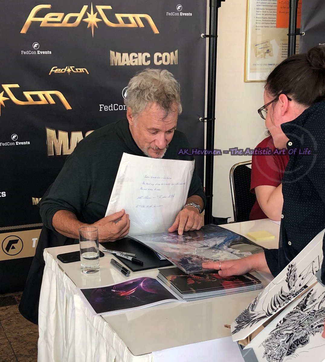 AK_Hevonen's tweet photo. Mr @johndelancie #JohnDeLancie receiving #paintings>@FedCon #FedCon2018 #Fedcon #Fedcon27. What Personality. Not sure Im allowed 2say so but think I like him alot. Like Mr #AndrewScott & Mr #SteffanRhodri =wide Knowledge, 1u wish 2have๐ตwith #StarTrek #StarTrekOnline #StarTrekTNG https://t.co/dk4JvwR2fz