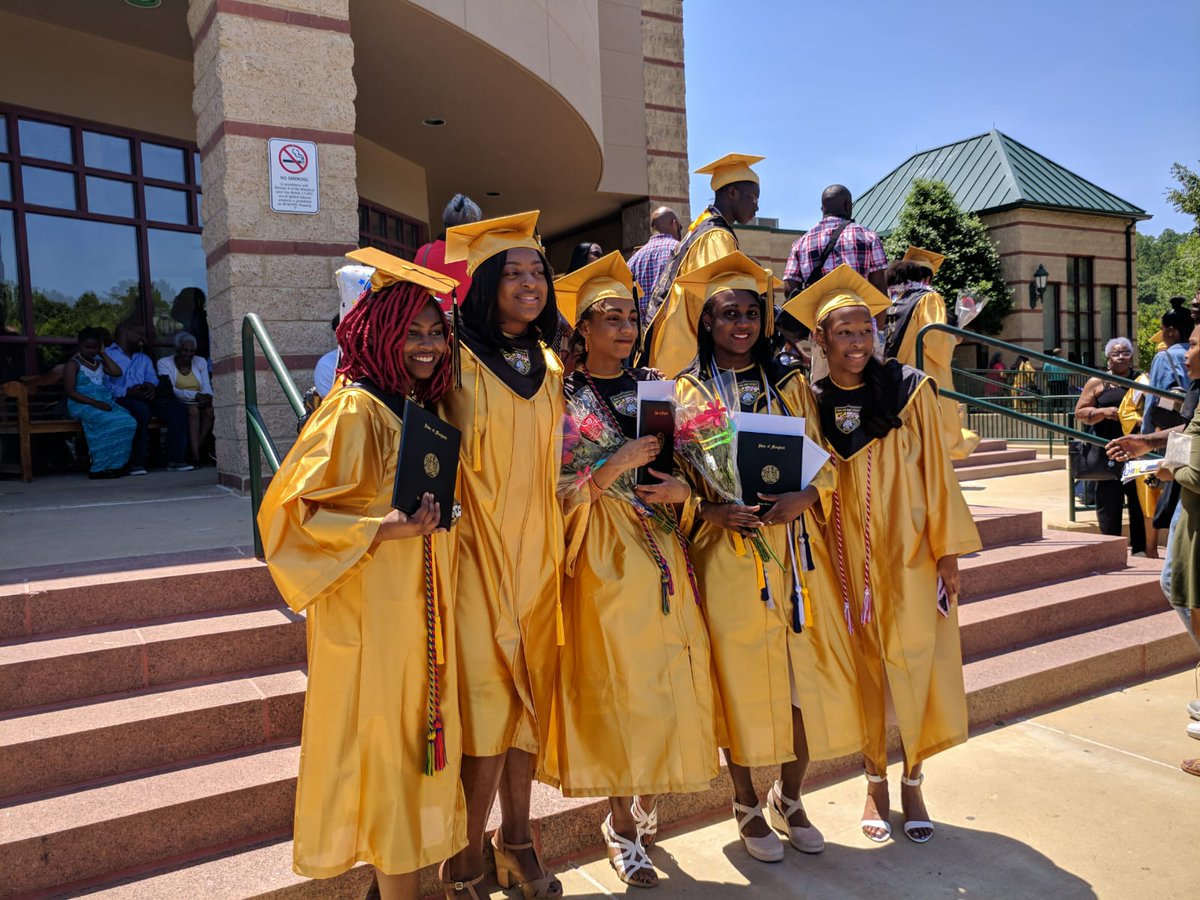 _dumpsterf1re_'s tweet photo. GRADUATION πππ (pt. 1)
#OxonGrad2k18 #OHHSGraduation https://t.co/QNsWBKhyzD