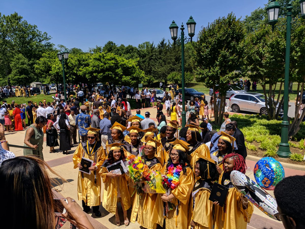 _dumpsterf1re_'s tweet photo. GRADUATION πππ (pt. 1)
#OxonGrad2k18 #OHHSGraduation https://t.co/QNsWBKhyzD