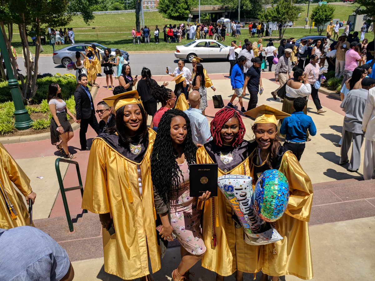 _dumpsterf1re_'s tweet photo. GRADUATION πππ (pt. 1)
#OxonGrad2k18 #OHHSGraduation https://t.co/QNsWBKhyzD