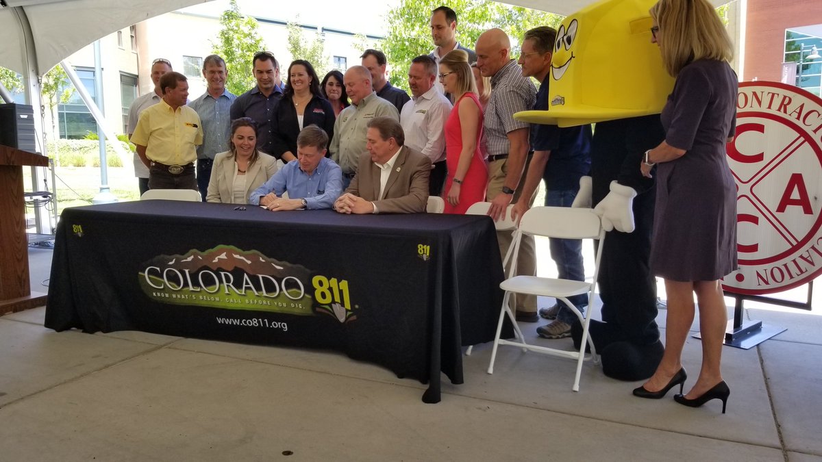 .@GovofCO signing the @Colorado811 bill with Senate sponsors @SCOTTFORCOLO + @KerryDonovanSD5 looking on. Also looking on are members of the team that were vital to drafting the bill: @XcelEnergyCO Brad Vitale + Jeb French and @CoContractors Toni Pascal.