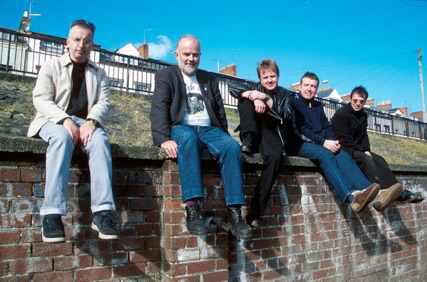golferr's tweet photo. Looking forward to seeing these guys tonight in the maiden city minus John Peel of course @MickeyUndertone Sandinos #live https://t.co/Kd1oMtpTwN