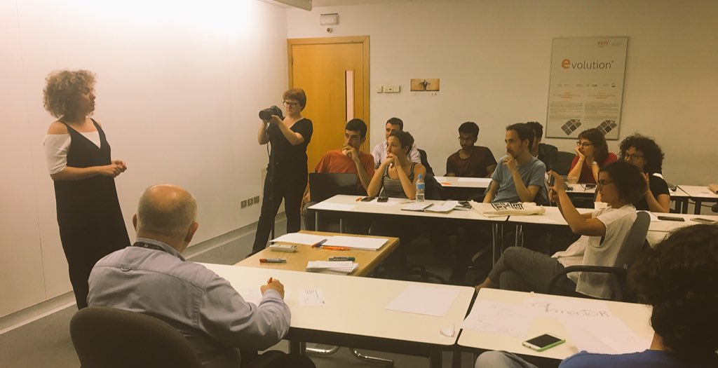 equitatorg's tweet photo. Els #EDhackers ja comencen l’assaig de la presentació. Gràcies a @EADABusiness per les orientacions. Ens quedem amb un missatge del Manuel Marin: “L’èxit d’un projecte arriba quan el saps convertir en una emoció” #edhackraval #edhacksprint https://t.co/souikp34Bq