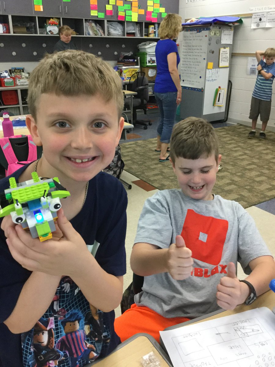 EKirkSTEM's tweet image. Life cycle of the frog LEGO-style! Mrs. Watts’ 2nd graders took a frog through its metamorphosis by redesigning their LEGO WeDo robots and coding them to move. @FRESWarriors #pcpsFRES @MlwWatts #STEM @childengineer