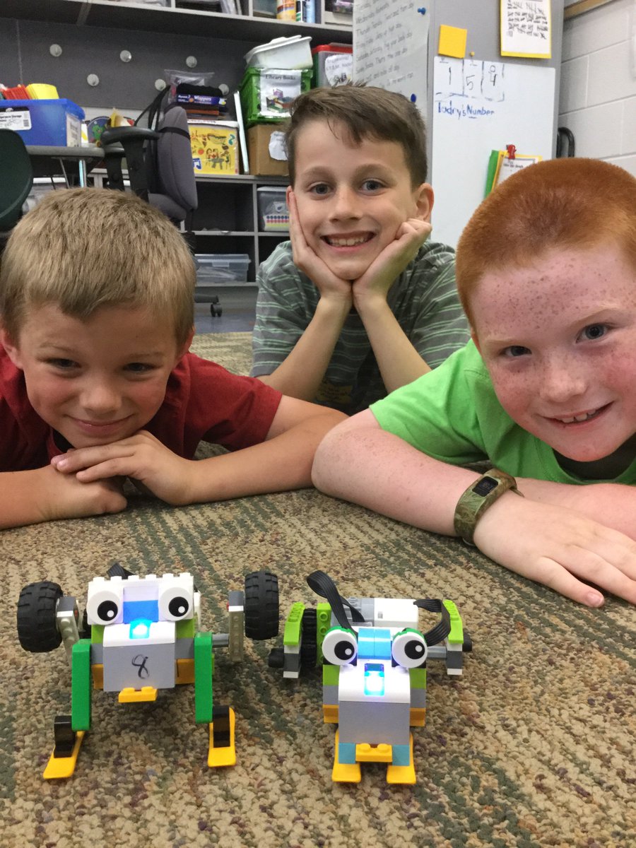 EKirkSTEM's tweet image. Life cycle of the frog LEGO-style! Mrs. Watts’ 2nd graders took a frog through its metamorphosis by redesigning their LEGO WeDo robots and coding them to move. @FRESWarriors #pcpsFRES @MlwWatts #STEM @childengineer